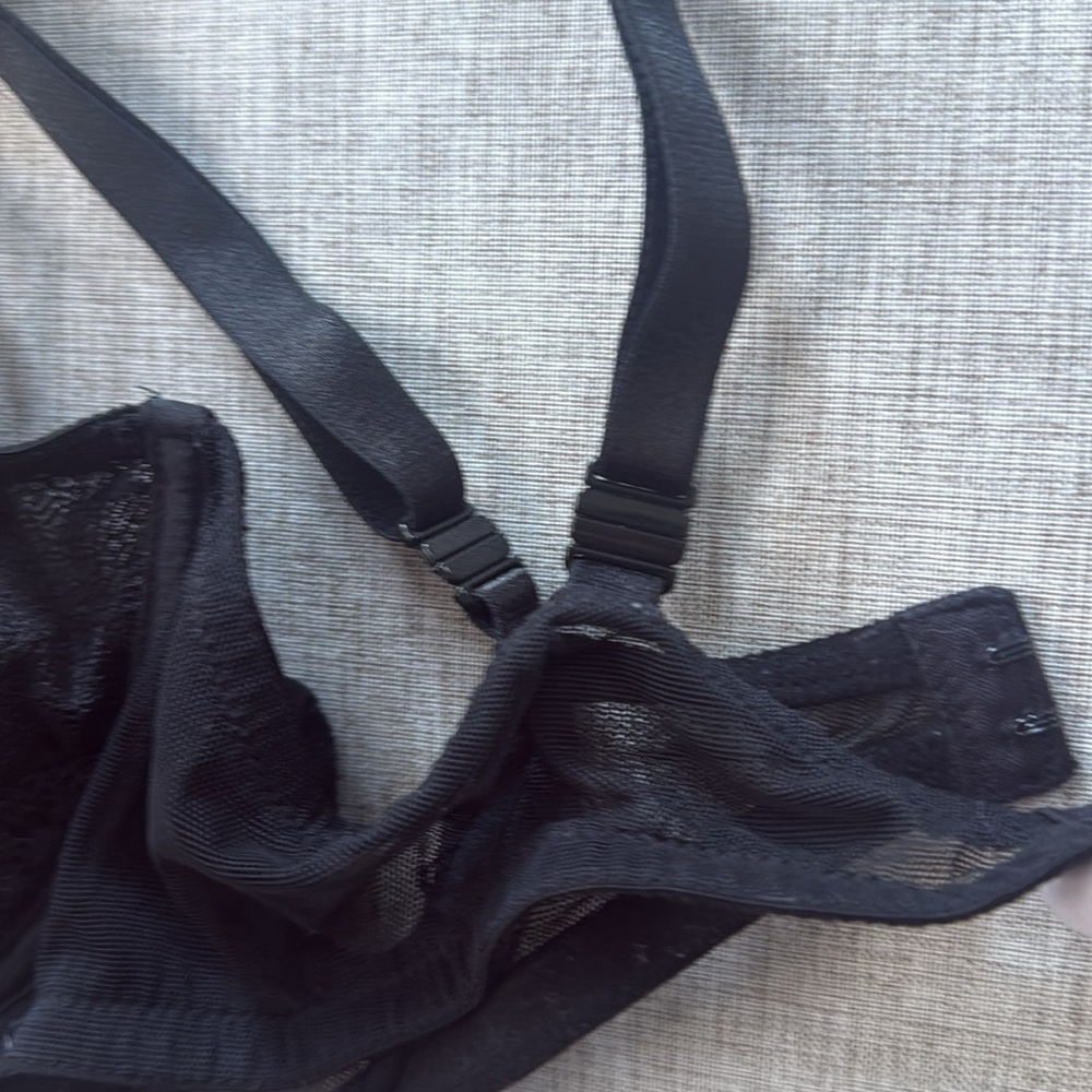 Victoria's Secret Unlined Black Underwire Lace Demi‎ Bra size 36C - Picture 5 of 9